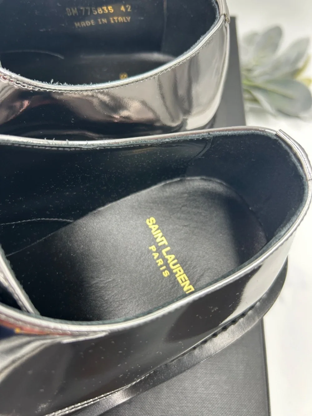 **************Men’s Saint Laurent Soft Laminator Army 20 Derby Shoes.  Size 42/9